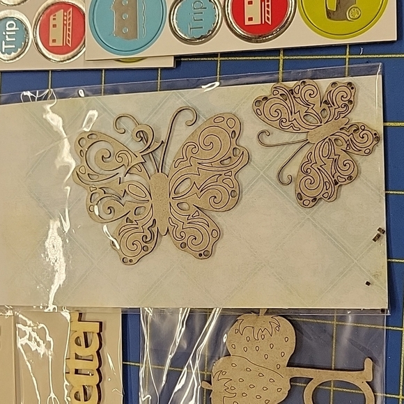 Paper Crafts Scrapbook Chipboard Lot of 5 items - Picture 4 of 5